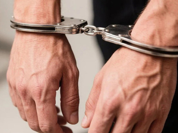 С битой к наручникам: суд признал виновным нападавшего на инспектора ДПС