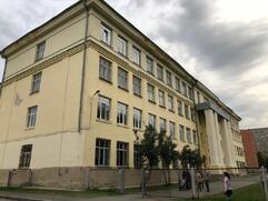 Закрытие старейшей школы «ВИЗ» в Екатеринбурге: судьбы учеников и учителей в тяжелой перестановке